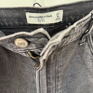 Abercrombie I High Rise Mom Jean I Black I Size 27S